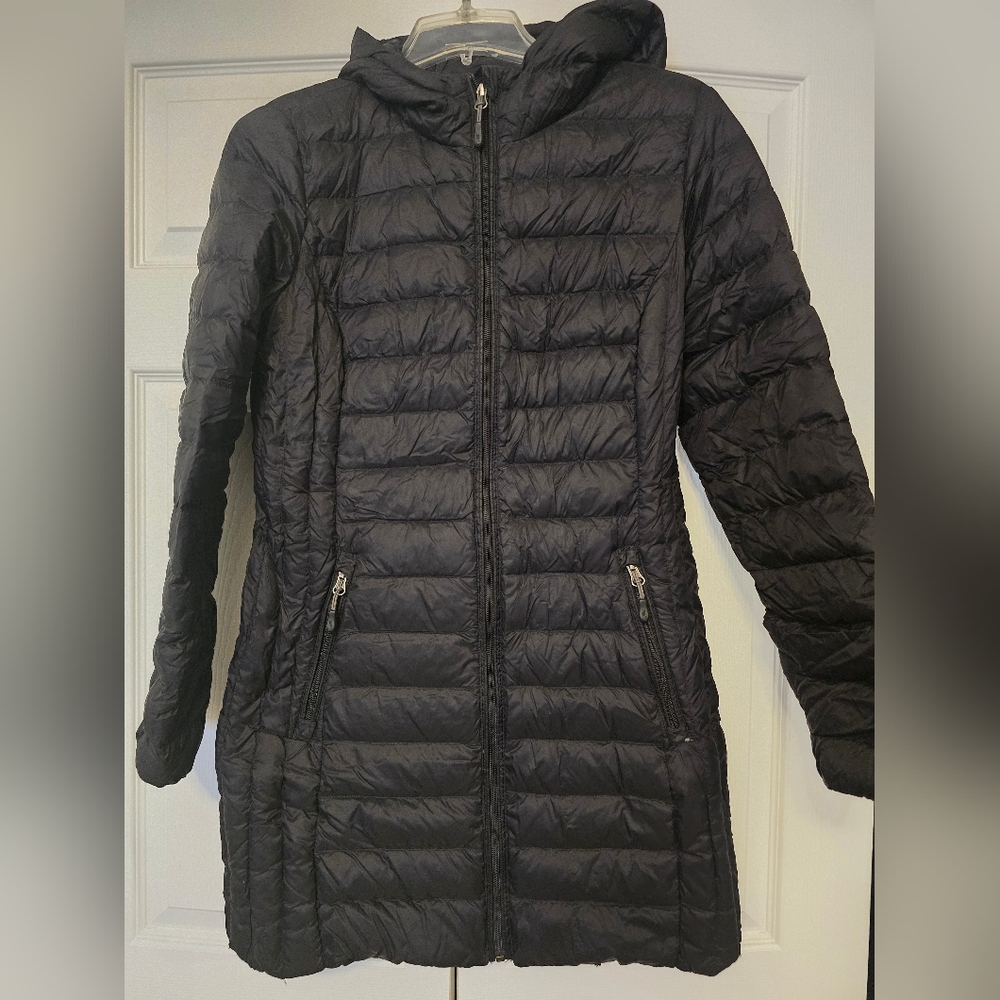 Ladies’ lightweight down puffer jacket / coat by Adventure. Black, 3/4 long
